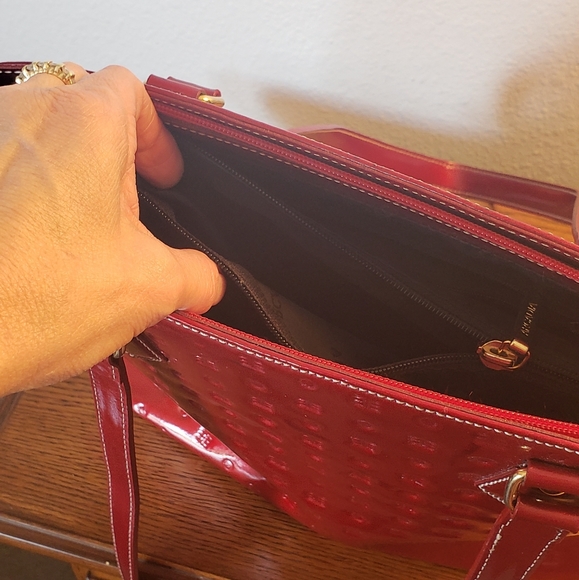 ARCADIA RED PATENT LEATHER EMBROSSED BAG - Picture 8 of 16